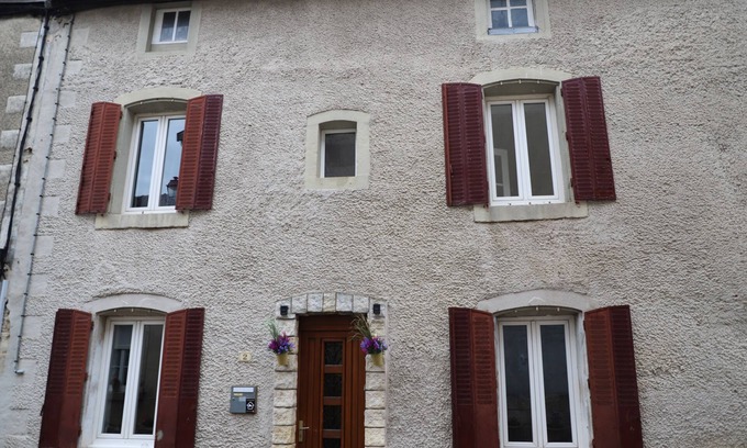 Vignory Casa | NICE LITTLE HOUSE listed village with castle ruins and beautiful church
