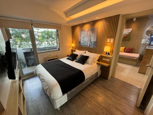 Matandang Balara Apartamento | Nice one BR condo free pool in Commonwealth QC