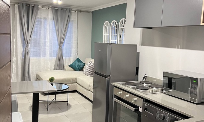Greater Johannesburg Metropolitan Area Apartamento | Nice & quite place , next to jabulani mall