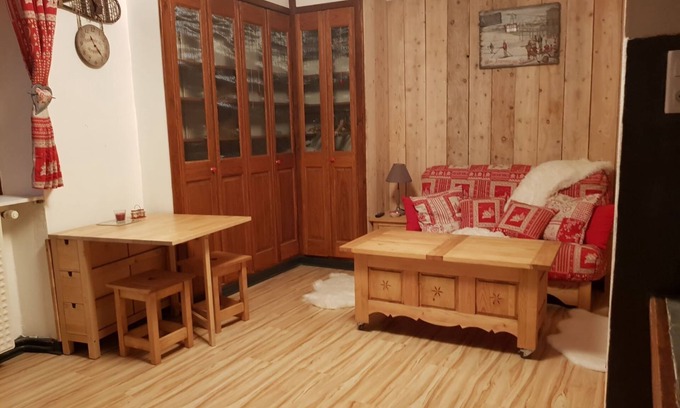 Besse-en-Chandesse Apartamento | bonito estudio en el corazón histórico de Besse