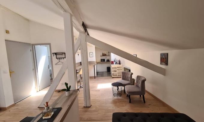 Marengo - Jolimont Apartamento | Nice studio under the roof ideal for 2 in Toulouse