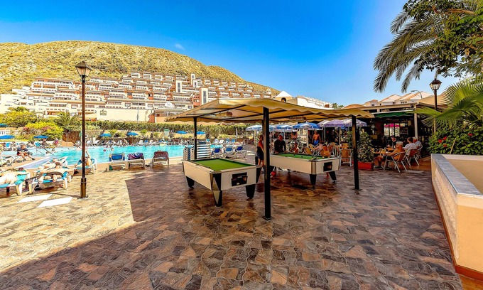 Los Cristianos Apartamento | Bonito estudio con vista a la piscina climatizada en "Castle Harbour", Los Cristianos, Tenerife