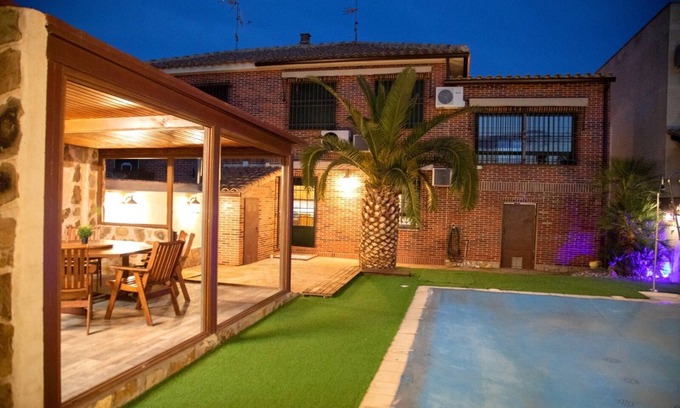 Arges Chalet De Esquí | Agradable adosado con piscina privada, BBC y a 2,5 km de Puy Du Fou.