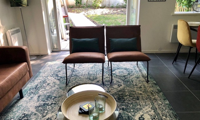 Bruinisse Casa | Nice, trendy furnished, vacation bungalow with fenced garden. Pets welcome!