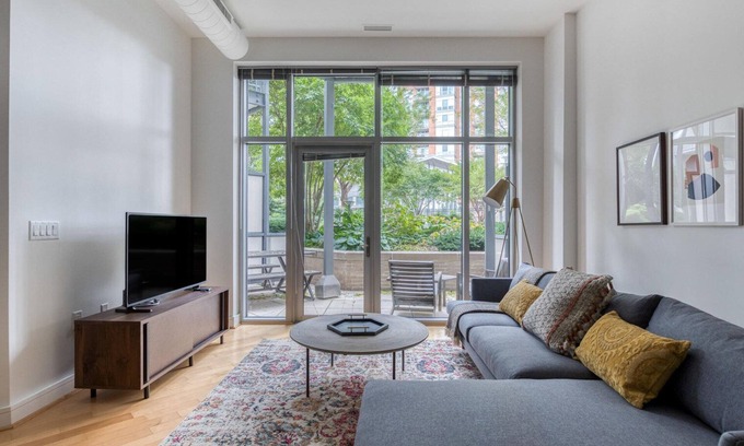 McLean Apartamento | Nice Tysons Corner 1BR w/ Gym & Pool, nr Galleria Mall, by Blueground