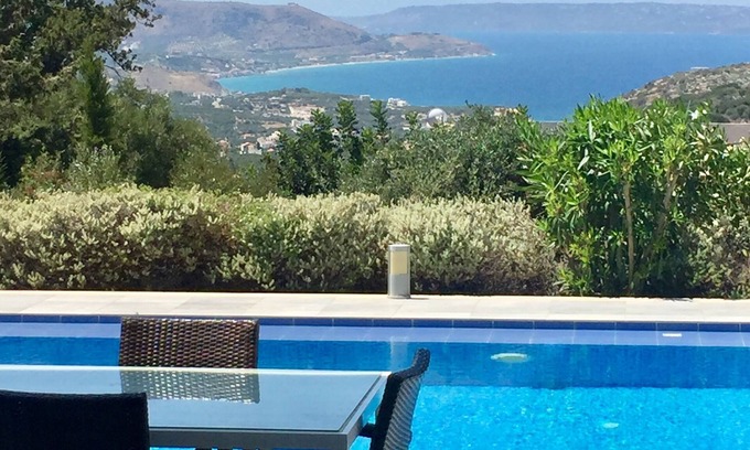Kambia Villa | Bonita villa para 1 a 4 personas, vista al mar y montaña, piscina privada