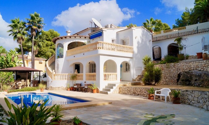 Teulada Villa | Bonita villa en barrio tranquilo en Moraira con piscina privada