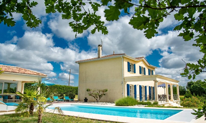 Montaigu-de-Quercy Casa | Nice villa with private pool and pool house