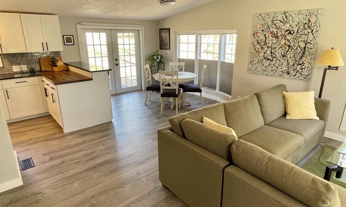 Charlevoix Casa | Nicely Appointed North Side Charlevoix Home
