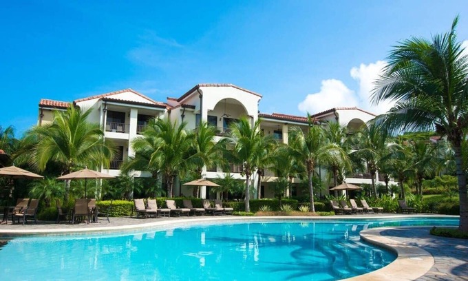 Coco Apartamento | Nicely decorated 3rd-floor beauty with pool-view balcony in Coco