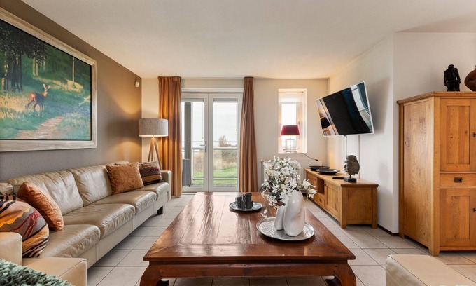 Municipality of Hellevoetsluis Apartamento | Nicely furnished 4-pers. apartment with unique harbor view located at Cape Helius holiday park.