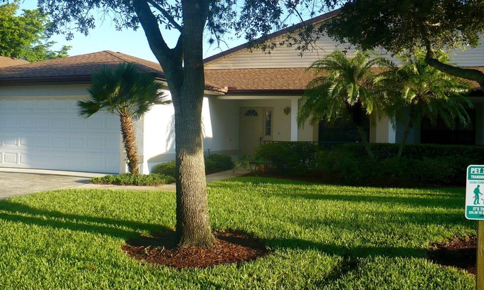 Cypress Lakes Estates Villa | Recién amueblado 3 dormitorios / 2 baños Villa, Cerca de tiendas, restaurantes y playas.