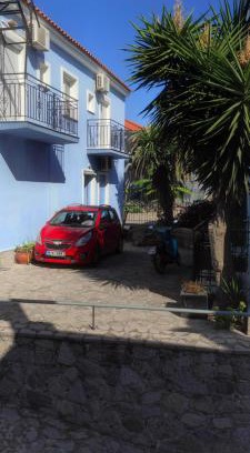Petra Casa | Nicholas House