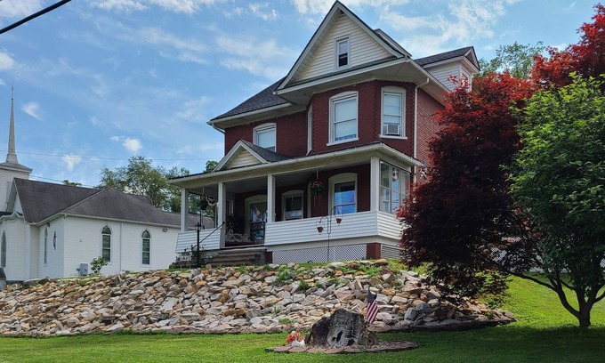 Hyner Casa | Nick's Nest North Bend relax and enjoy the serenity of our area.