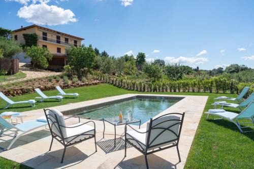San Gimignano Villa | Nido del Merlo by VacaVilla