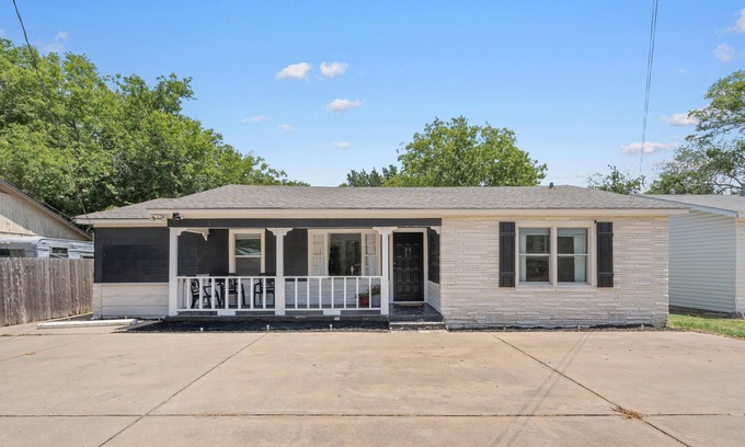 Waco Casa | Nik’s Bear Cave