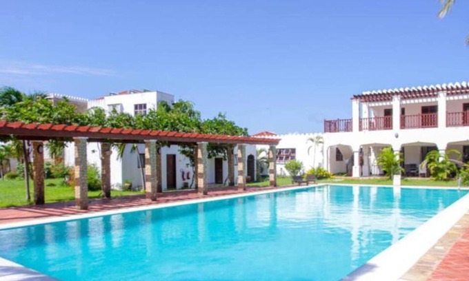 Vipingo Apartamento | Nimoh's Beachfront Two Bedroom Apartment