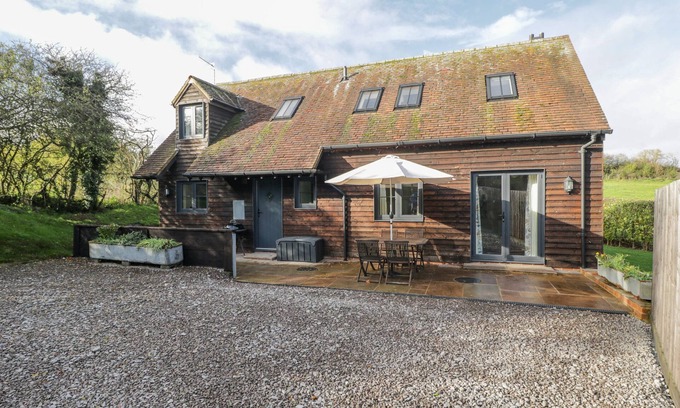 Marlborough Cabaña | NINE ACRES BARN, with a garden in Marlborough, Wiltshire