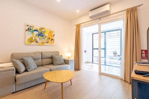 Encarnacion-Regina Apartamento | Nine O'Clock Metrosol