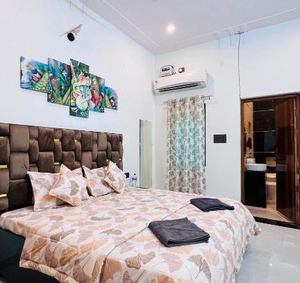 Barsana Apartamento | Nirmal sadan Homestay