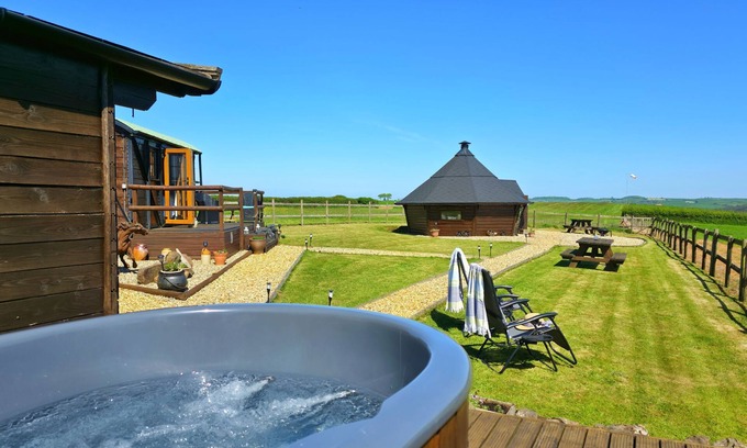 Christchurch Cabina | Nirvana is a charming converted train carriage nestled in Stoodleigh, Devon