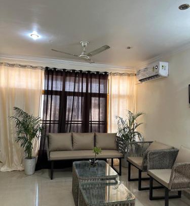 Jammu Apartamento | Nirvana Stays Cozy 3BHK Home