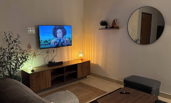 Hyderabad Apartamento | Nirvana Stays – Cozy Modern Retreat Close to Everything