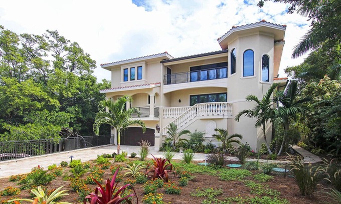 Wulfert Casa | Nirvana Sunrise: 4 dormitorios, 3 baños Casa en Captiva, capacidad para 12
