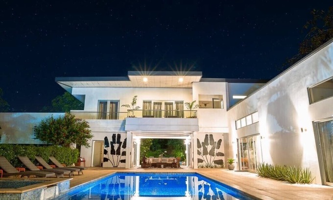 Plymouth Villa | Nueva Villa Resort Privada en Prestigiosas Courland Estates Puertas Automatizadas
