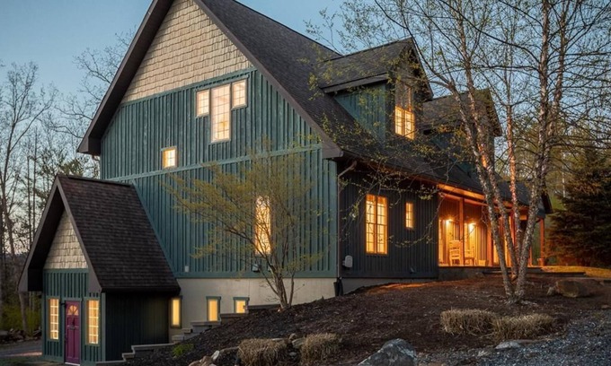 Port Matilda Casa | "Nittany Lion" Luxury House 4BR, Sleeps 9, 15 mins to Penn State!