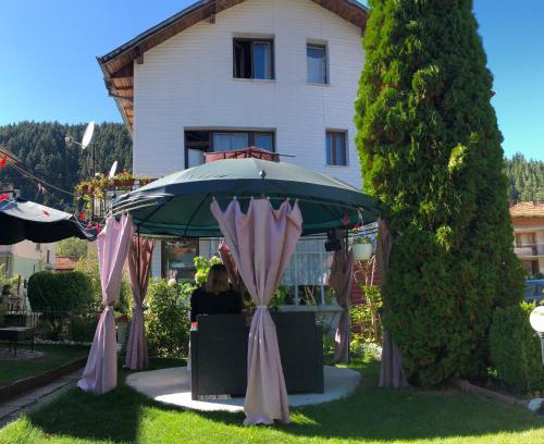 Beli Iskar Casa | Niya Guest House