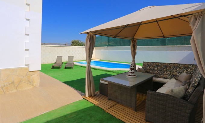Vélez-Málaga Chalet De Esquí | Beach house, 5 bedrooms & 10 sleeps, parking, A/C, WIFI, BBQ, sights, quite area