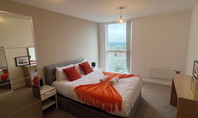 Castlefield Apartamento | nLuxury, Centrally Located 2 Bedroom Duplex Apt with Skyline View Balcony