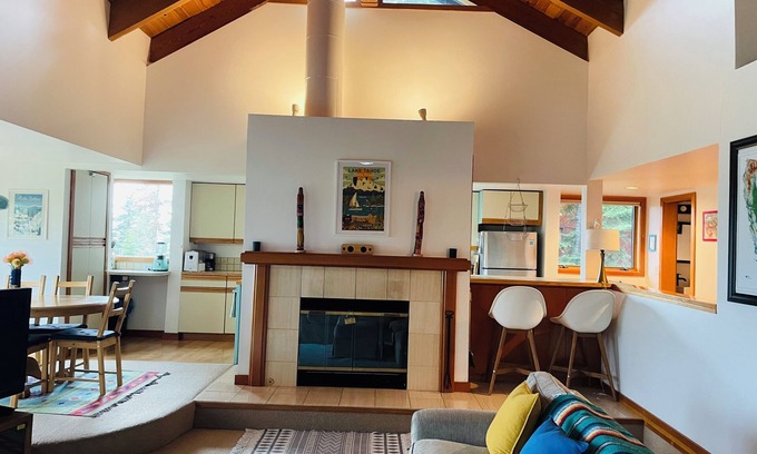 Tahoma Cabina | Charming 3-bedroom cabin with fitness room and WiFi in delightful Rubicon bay