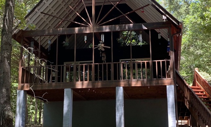 Gumlog Cabina | Newly furnished 3 bedroom 2 bath on the lake with covered dock