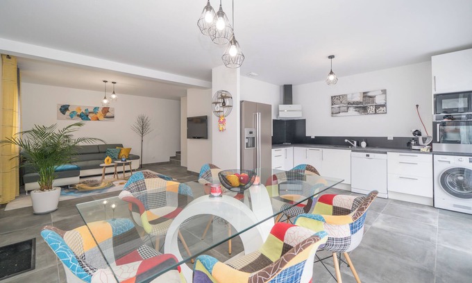 Saint-Mitre-les-Remparts Casa | Sublime 4-star house ⭐️⭐️⭐️⭐️ (rated by professionals "GITES DE FRANCE")
