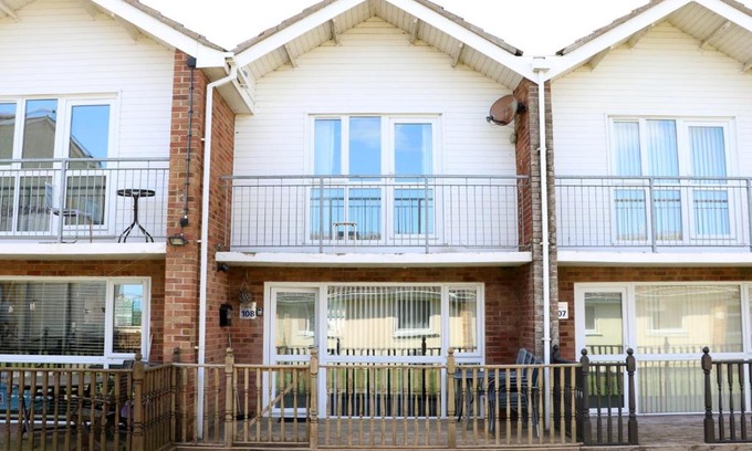 Corton Casa | No 108 Waterside