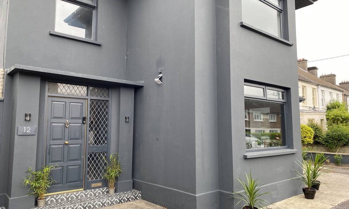 Claddagh Casa | * No 12 Boutique Guest House *Galway City, 6 bed/ 6 En-Suite