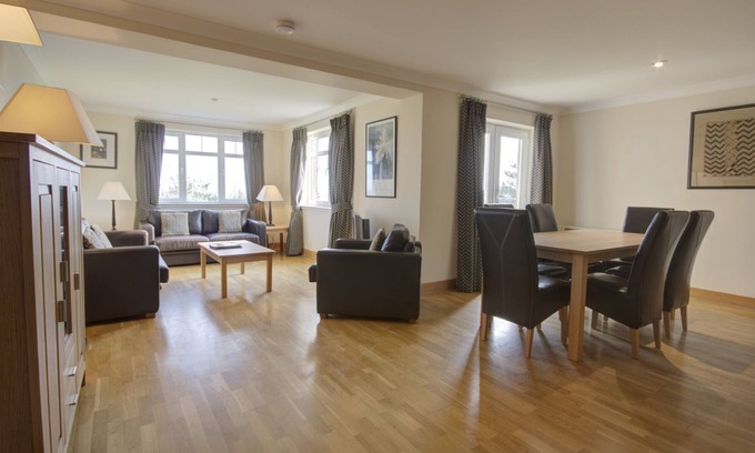 Brora Apartamento | No.2 The Links is a gorgeous ground floor apartment located at the heart of the rural village, Brora