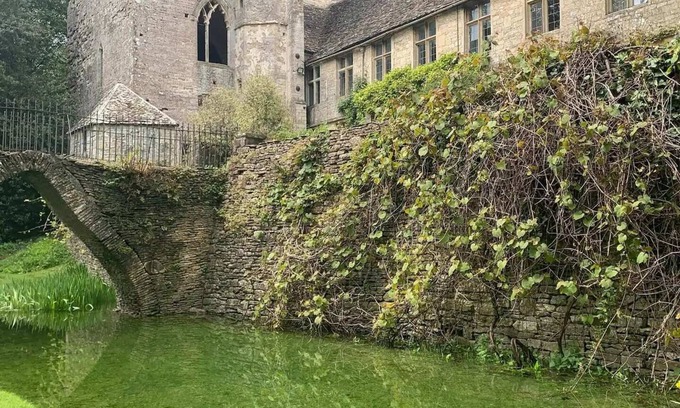 Beverston Otro | No 24 - Beverston Castle Cotswolds