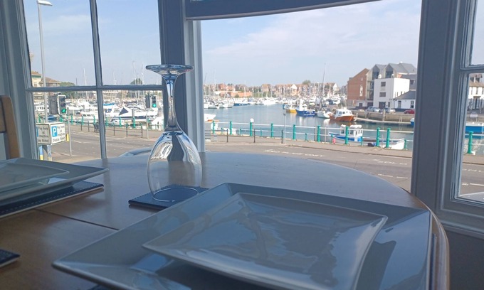 Weymouth Apartamento | No.26 Marina View apartment, parking permit, harbour and Marina views