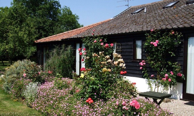 Stowmarket Cabaña | No 4 Barn Cottages Sleeps 2 (1 Bedroom)