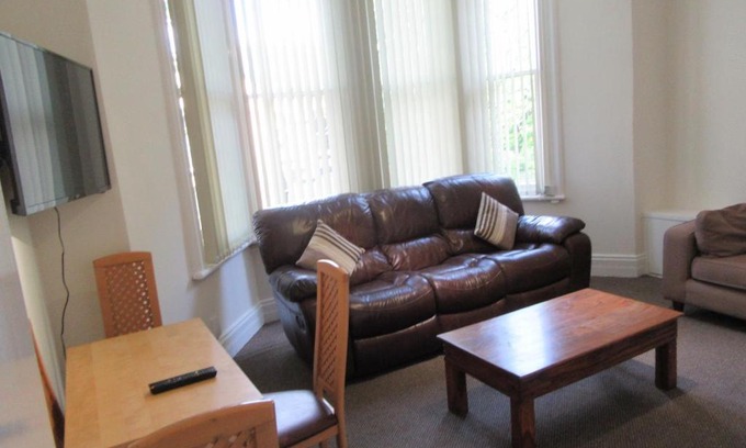 Sefton Park Apartamento | No 4 - LARGE 2 BED NEAR SEFTON PARK AND LARK LANE
