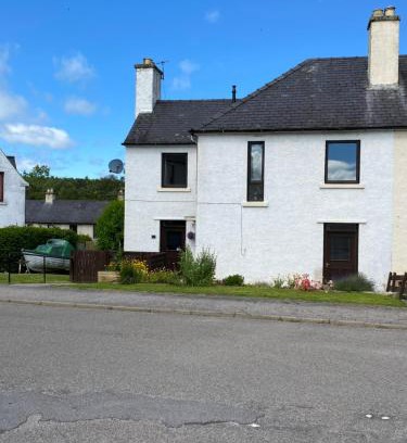 Conon Bridge Apartamento | No 5 Newly refurbished 4 bedroom house