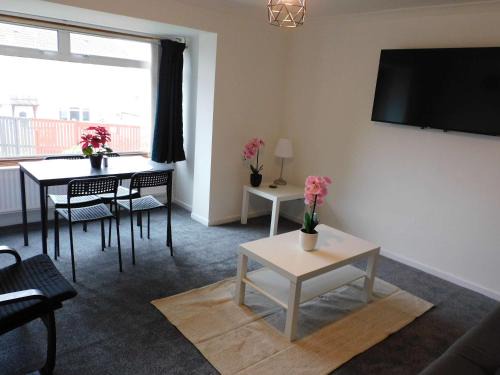 East Kilbride Casa | No 52 - Newly refurbished 3 bedroom home in East Kilbride