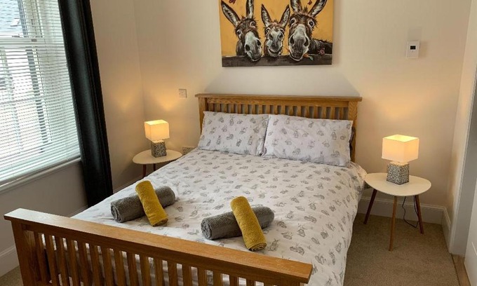 Balloch Apartamento | No 7 Quiet, two bedroom Ground Floor Flat in Tornagrain Great for early Airport departures or late flights