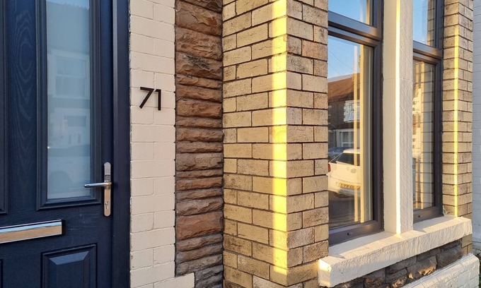 Roath Casa | No.71 by Switchback Stays