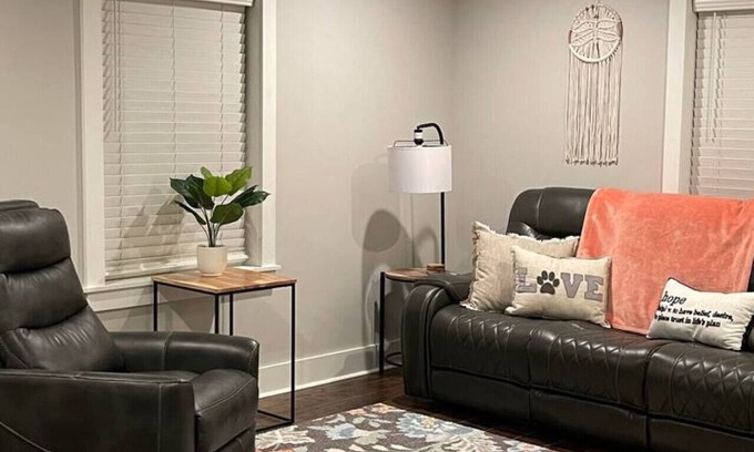 Kingston Casa | NO CHORE Checkout pets OK mins to I-40 comfy KING
