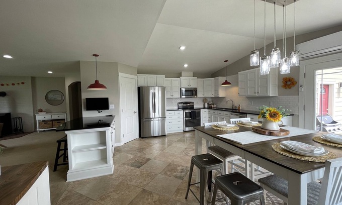 Missoula Casa | NO cleaning fee! Executive housing on 4.5 acres close to Missoula