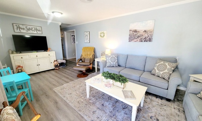 Newport Casa | No Cleaning Fee - Steps to Entertainment - King Bed - Family Friendly